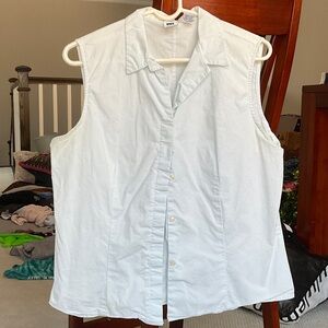 GAP Women’s Light Blue Sleeveless Button Down Shirt